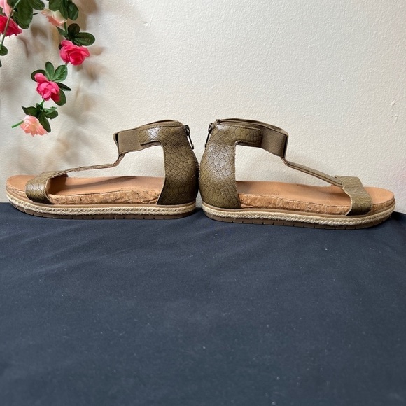 🌹 Adrienne Vittadini Green Brown Snakeskin Reptile Sandals 7.5 Platform Patrice - Picture 11 of 13